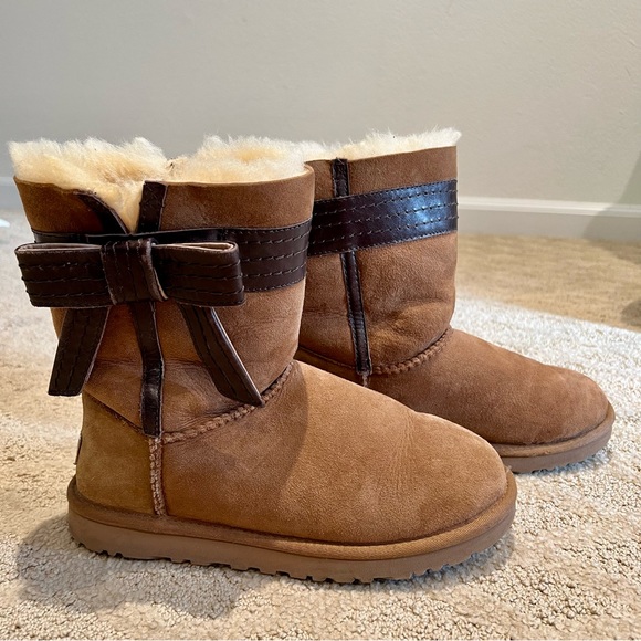 EUC UGG Josette Leather Bow Ankle Sheepskin Suede Boots Booties - Picture 11 of 15